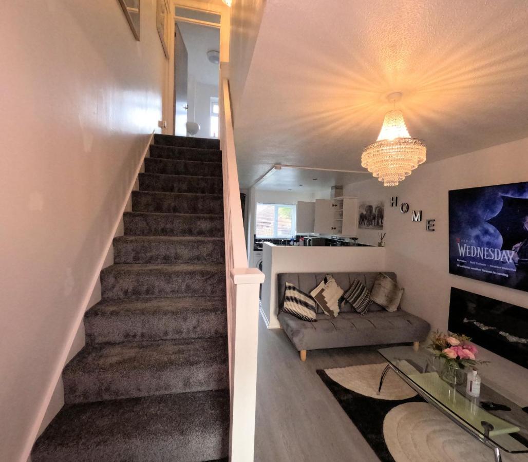 Milton Keynes Luxury Short Stay House With Wifi And Free Parking Wolverton  Exteriör bild