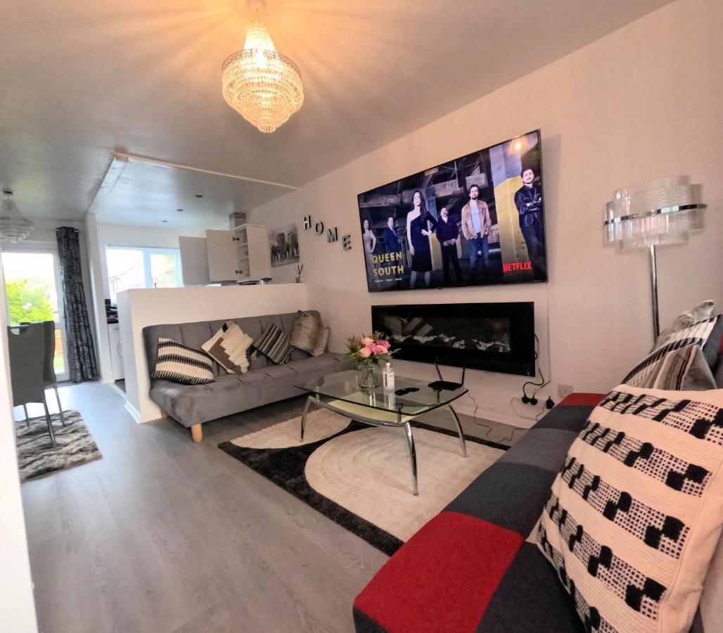 Milton Keynes Luxury Short Stay House With Wifi And Free Parking Wolverton  Exteriör bild