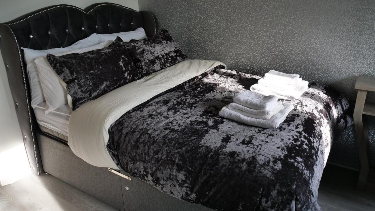 Milton Keynes Luxury Short Stay House With Wifi And Free Parking Wolverton  Exteriör bild