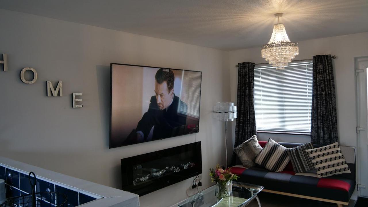 Milton Keynes Luxury Short Stay House With Wifi And Free Parking Wolverton  Exteriör bild