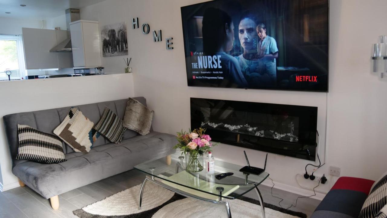 Milton Keynes Luxury Short Stay House With Wifi And Free Parking Wolverton  Exteriör bild