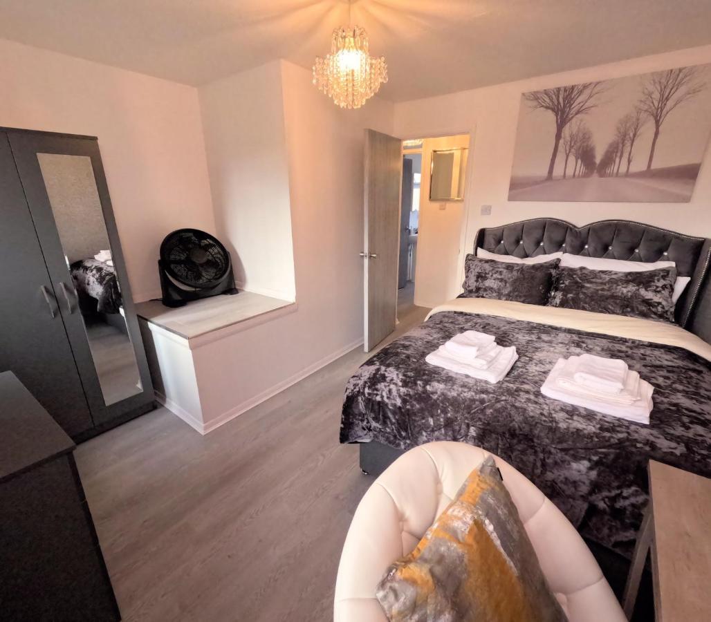 Milton Keynes Luxury Short Stay House With Wifi And Free Parking Wolverton  Exteriör bild