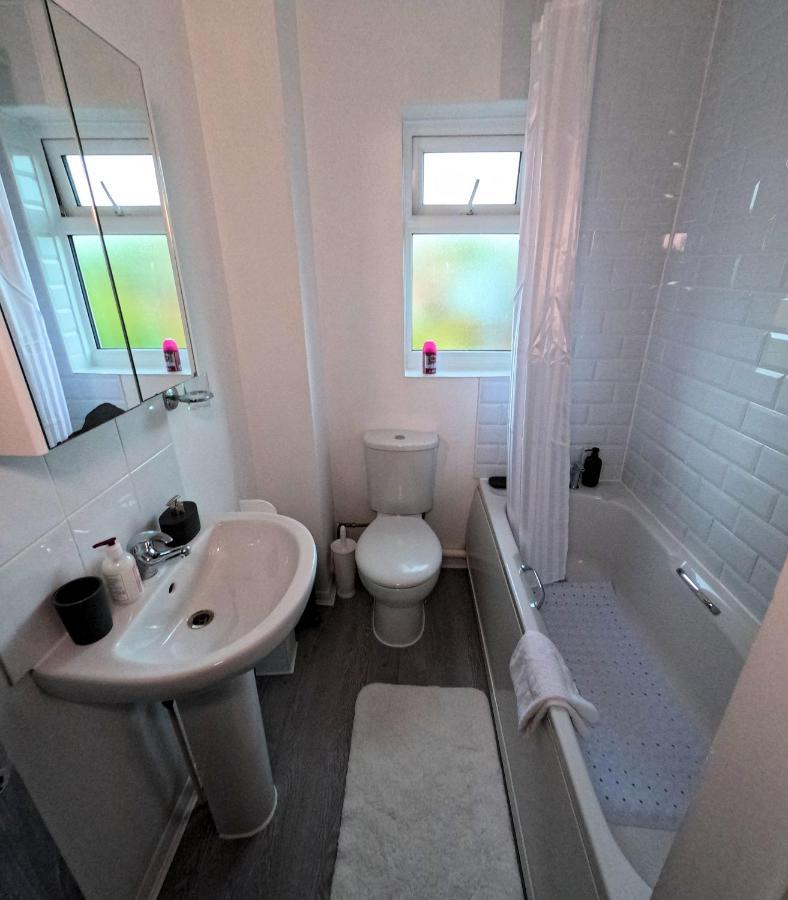 Milton Keynes Luxury Short Stay House With Wifi And Free Parking Wolverton  Exteriör bild