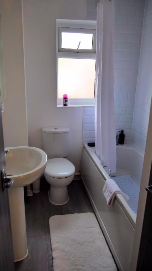 Milton Keynes Luxury Short Stay House With Wifi And Free Parking Wolverton  Exteriör bild