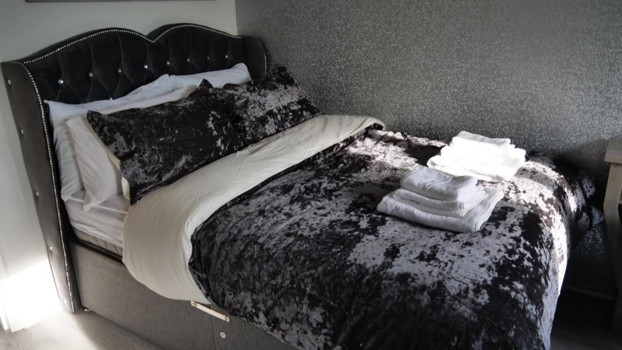 Milton Keynes Luxury Short Stay House With Wifi And Free Parking Wolverton  Exteriör bild