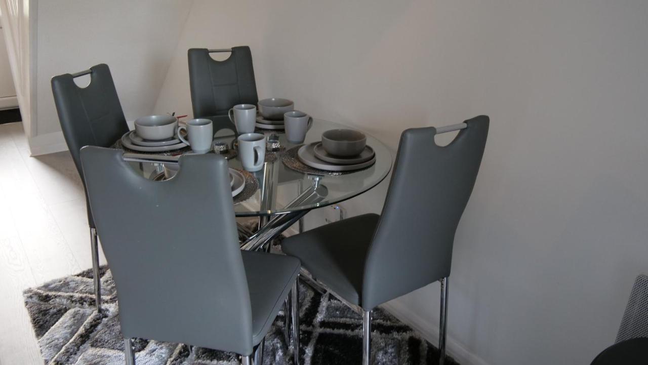 Milton Keynes Luxury Short Stay House With Wifi And Free Parking Wolverton  Exteriör bild