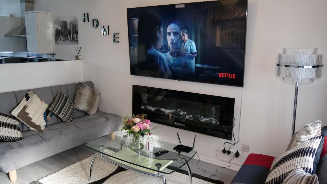 Milton Keynes Luxury Short Stay House With Wifi And Free Parking Wolverton  Exteriör bild